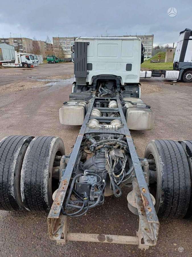 Iveco Stralis 450, cab-chassis trucks