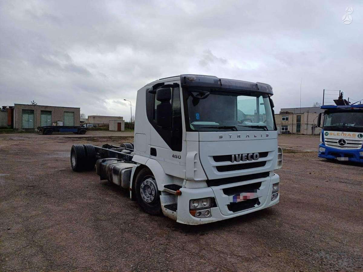 Iveco Stralis 450, cab-chassis trucks