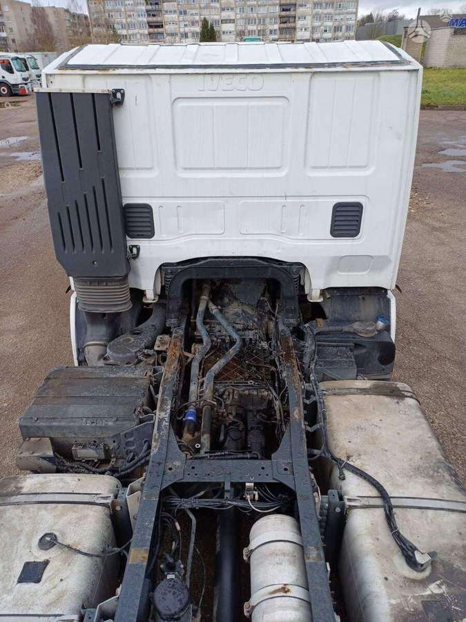Iveco Stralis 450, cab-chassis trucks