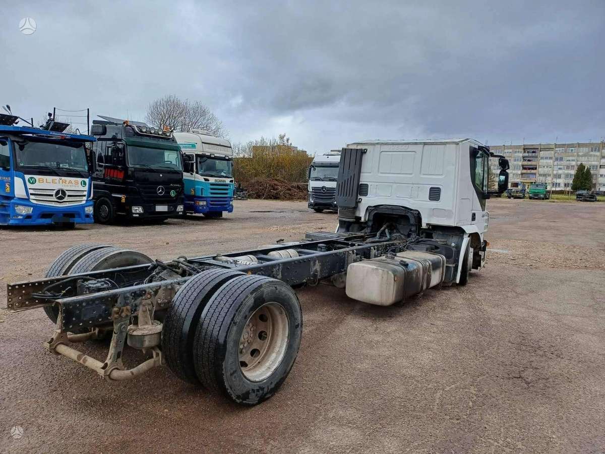 Iveco Stralis 450, cab-chassis trucks