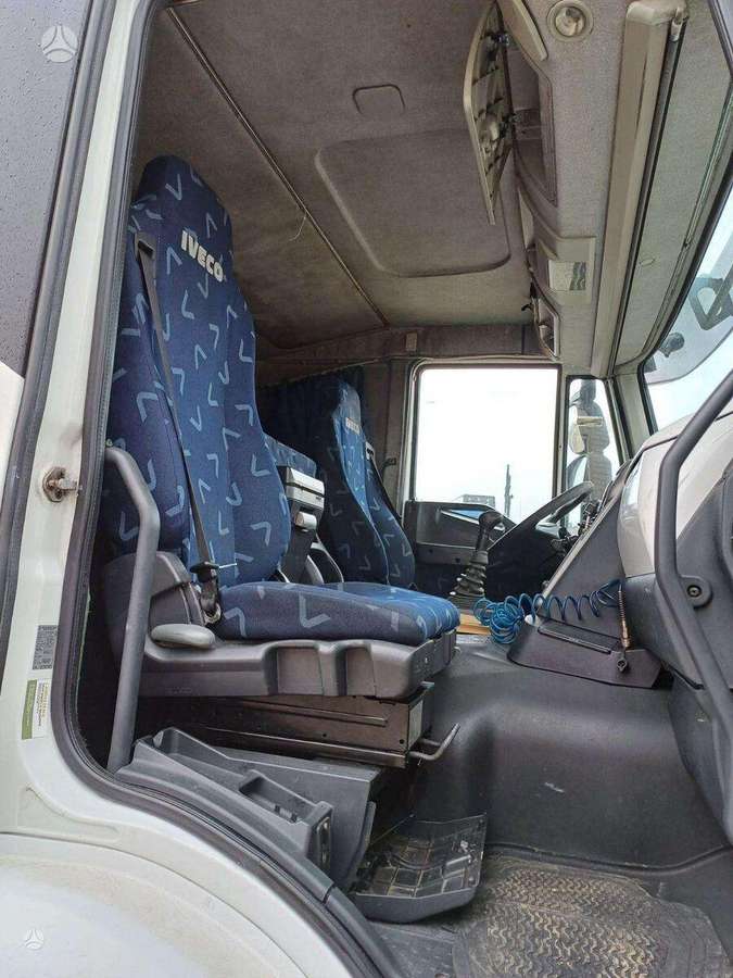 Iveco Stralis 450, cab-chassis trucks