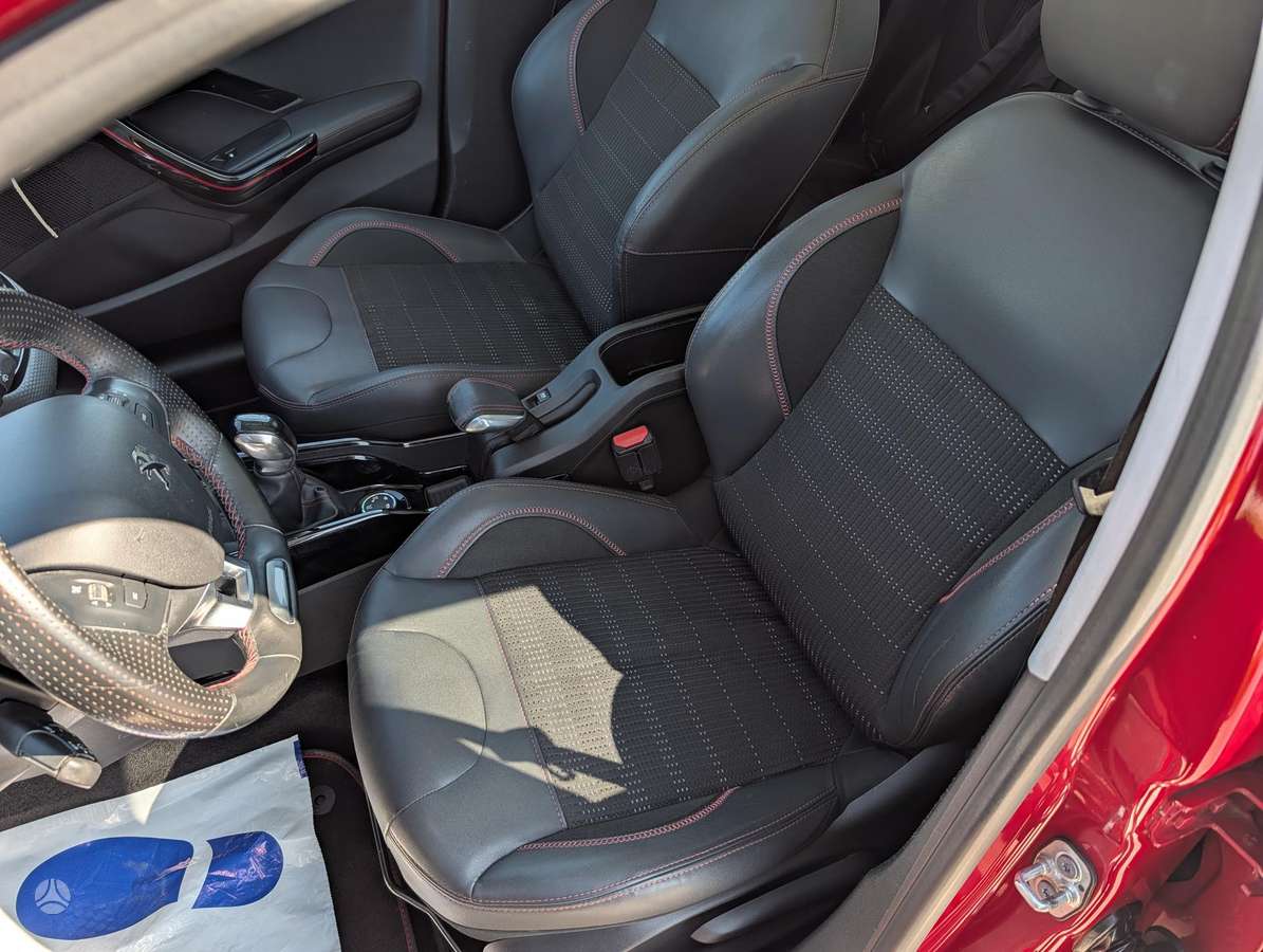 Peugeot 2008, 1.2 l., hatchback
