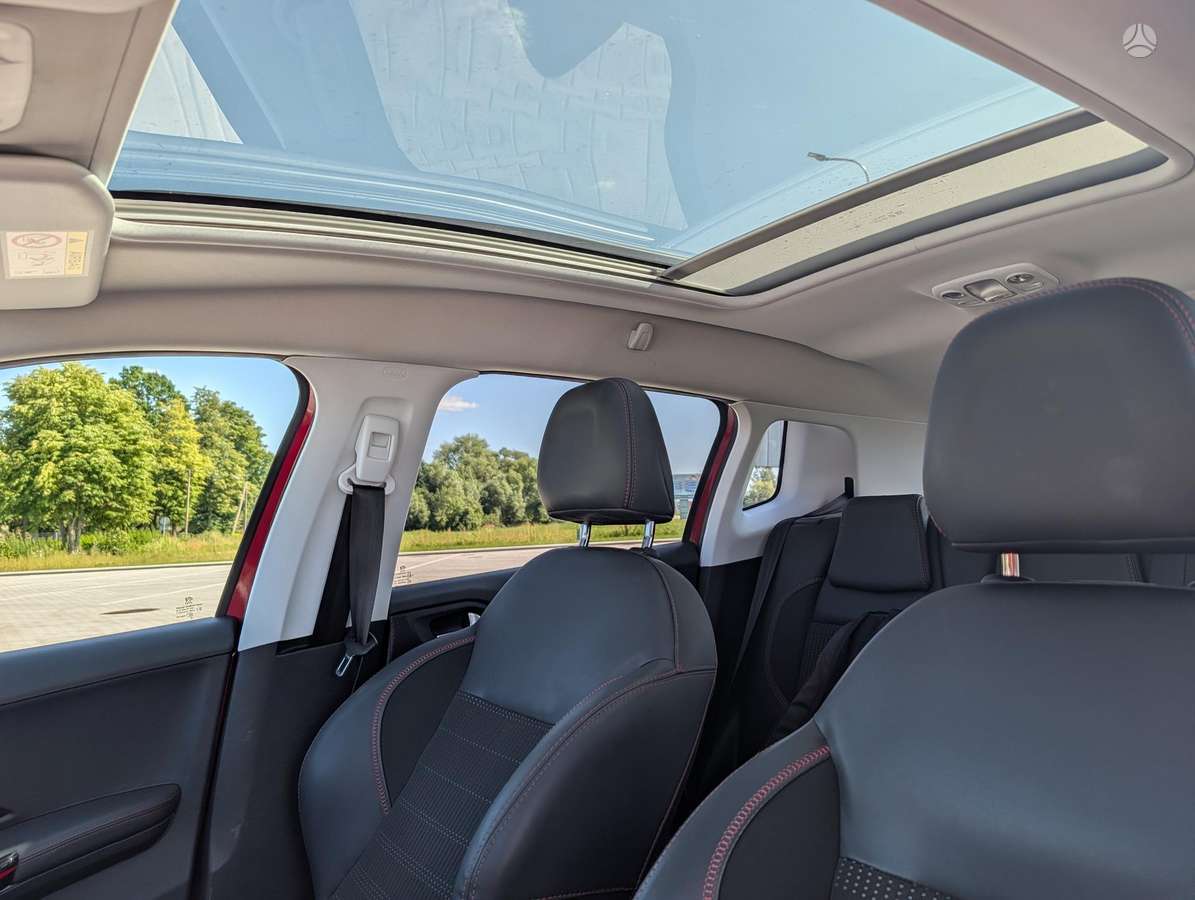 Peugeot 2008, 1.2 l., hatchback
