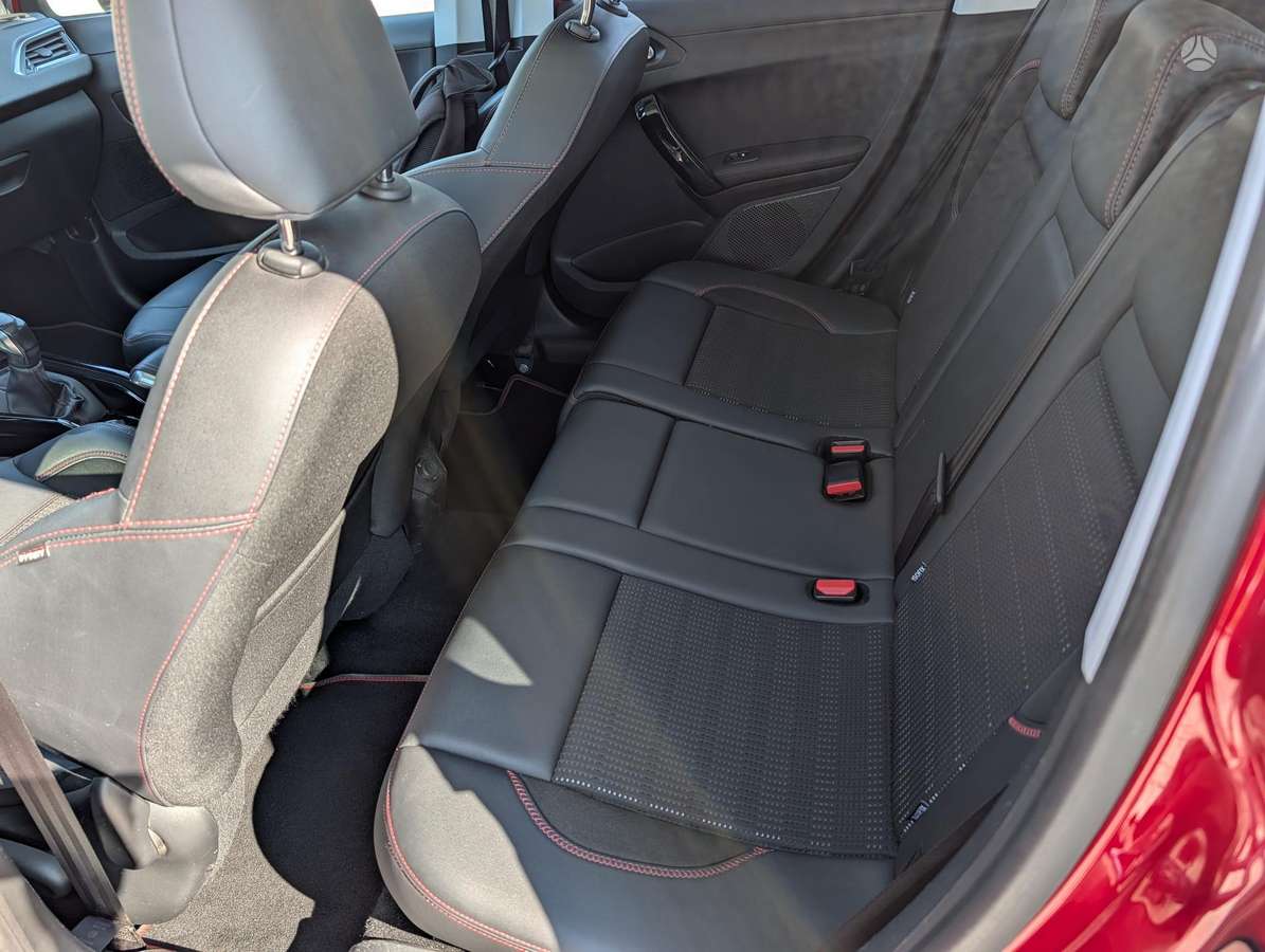 Peugeot 2008, 1.2 l., hatchback