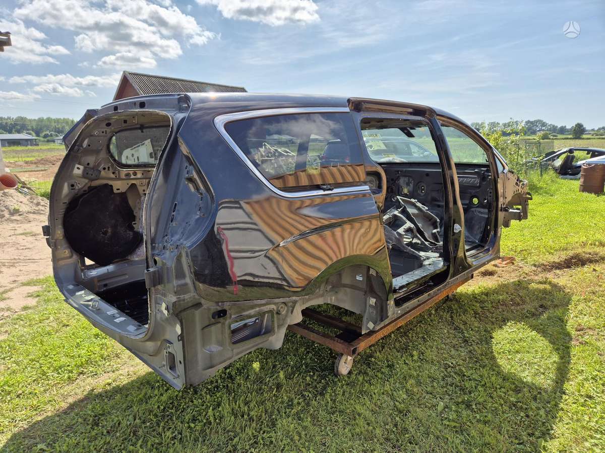 Chrysler Pacifica dalimis