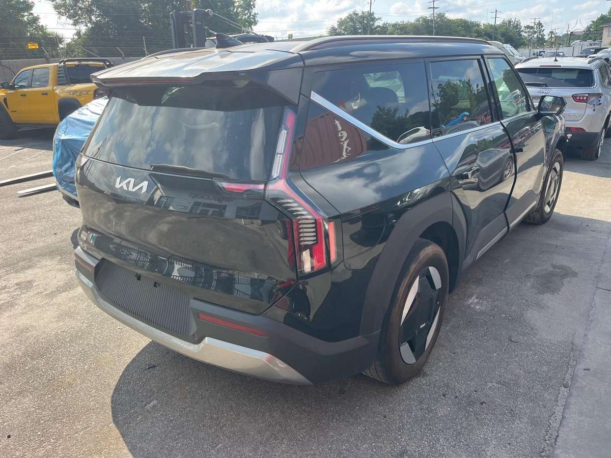 Kia EV9, 100 kWh, off-road / crossover