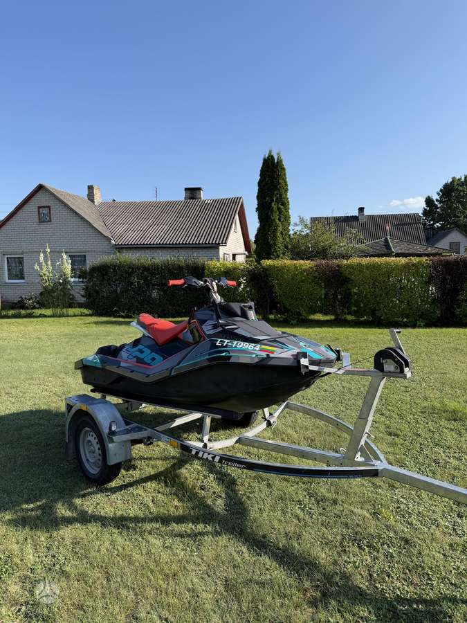 Sea-Doo Spark Trixx, jet skis