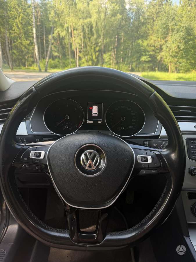 Volkswagen Passat - 5