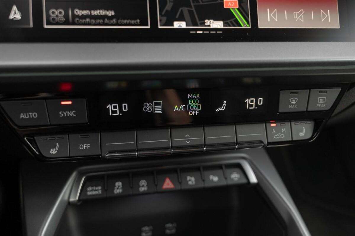 Audi A3, 1.5 l., hatchback