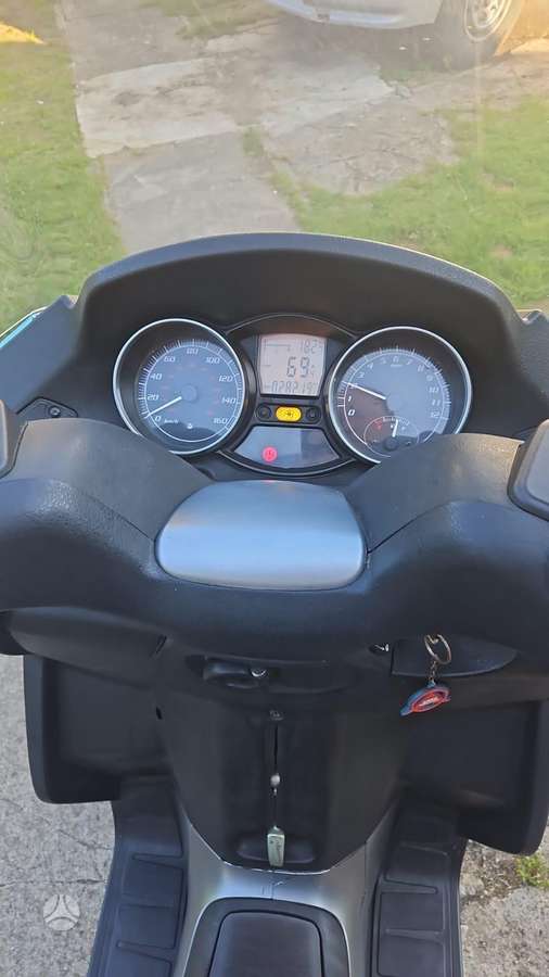 Piaggio MP3 250cc, scooters / mopeds