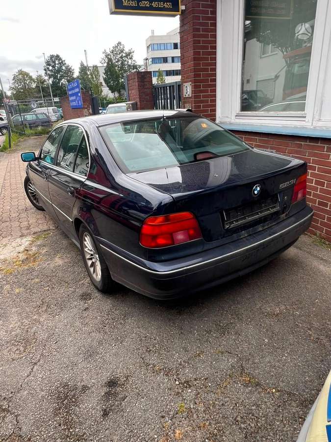 BMW 523, 2.5 l., Седан