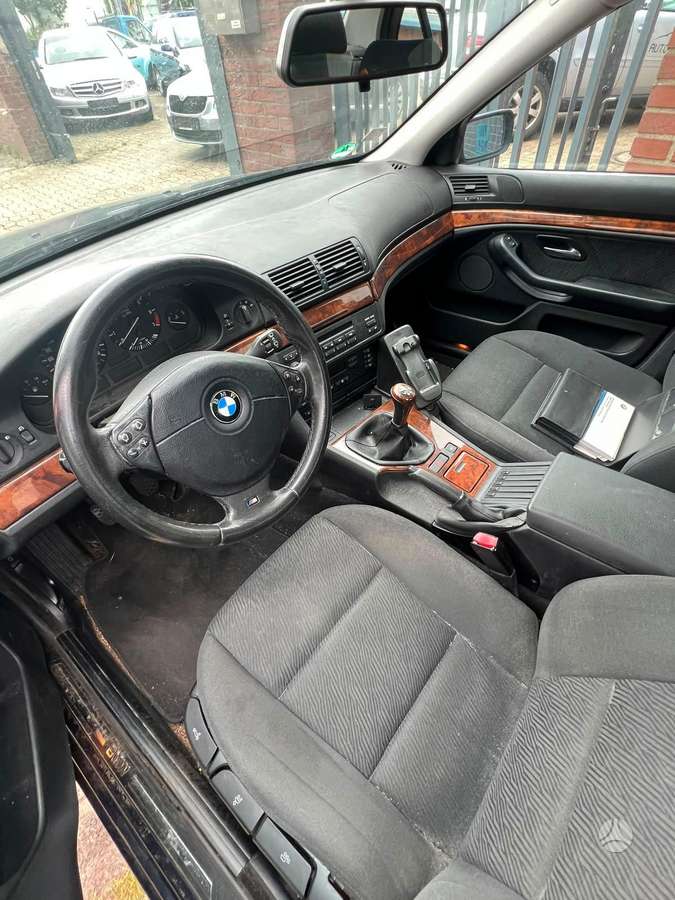 BMW 523, 2.5 l., Седан