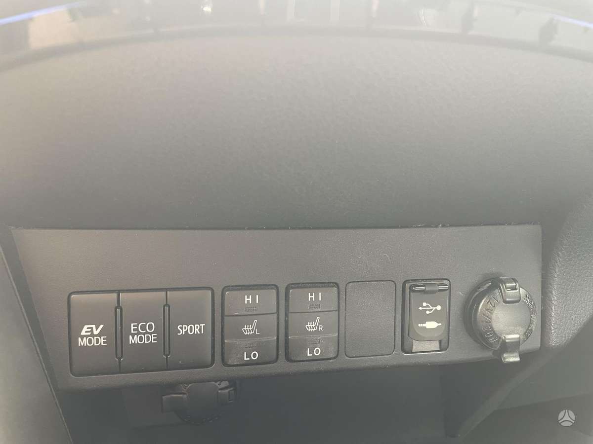 Toyota RAV4 - 8