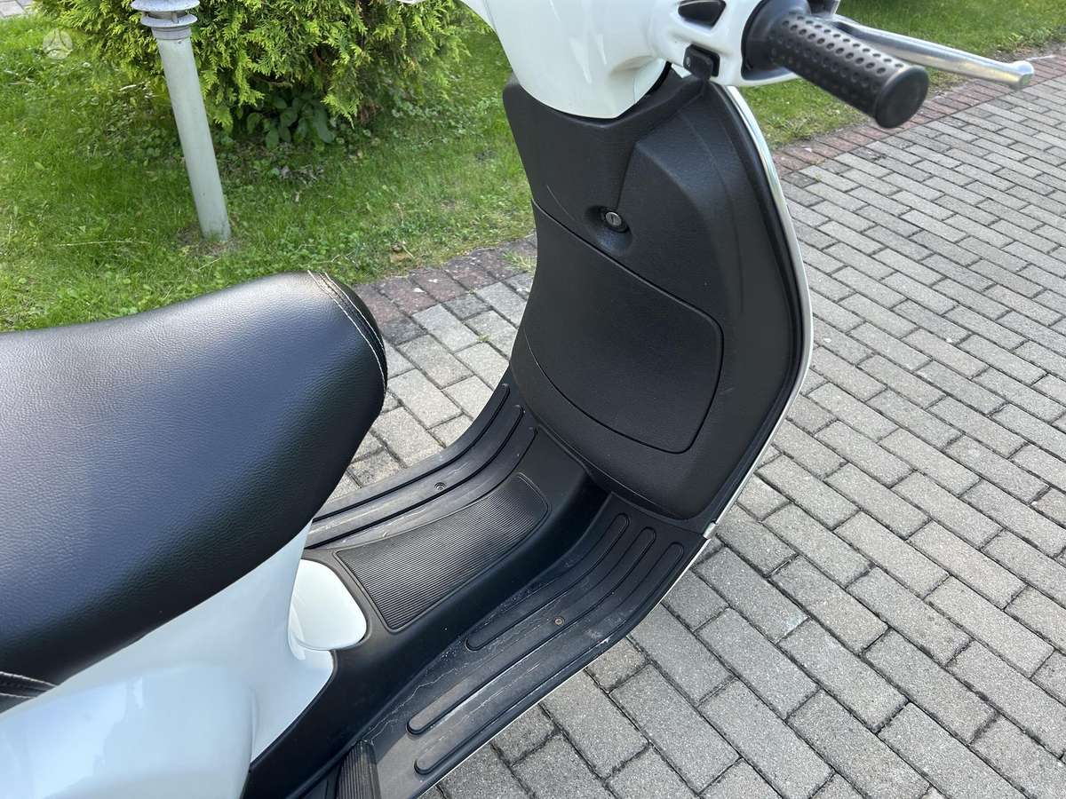 Piaggio Vespa 49cc, scooters / mopeds