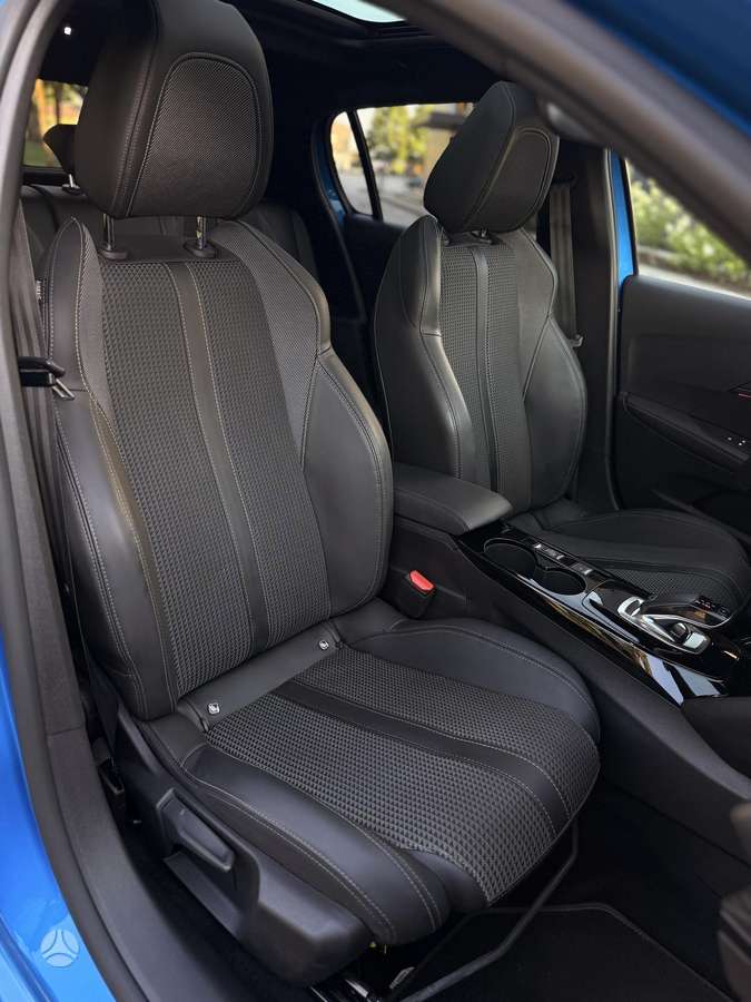 Peugeot 208 - 11