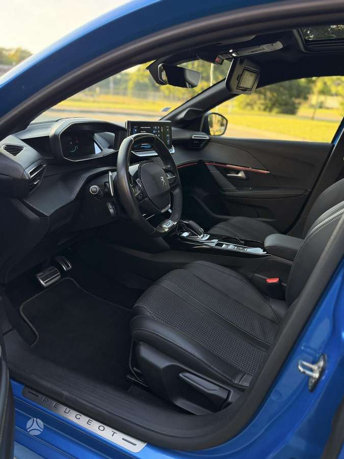 Peugeot 208 - 5