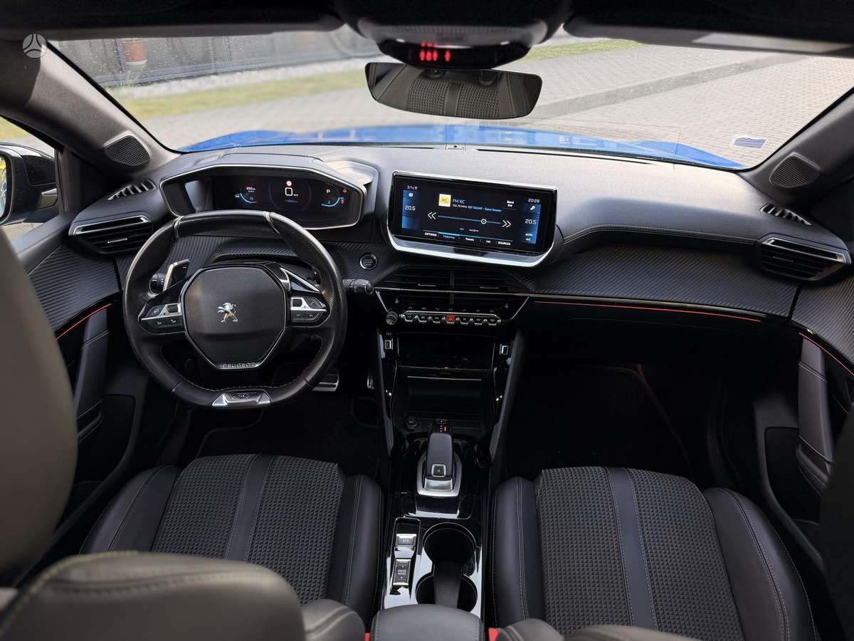 Peugeot 208 - 8