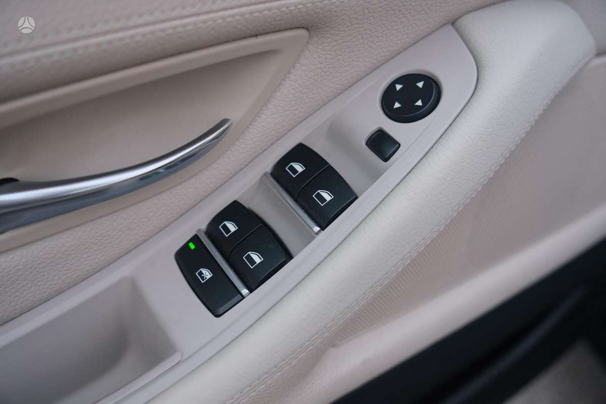 BMW 520, 2.0 l., Седан