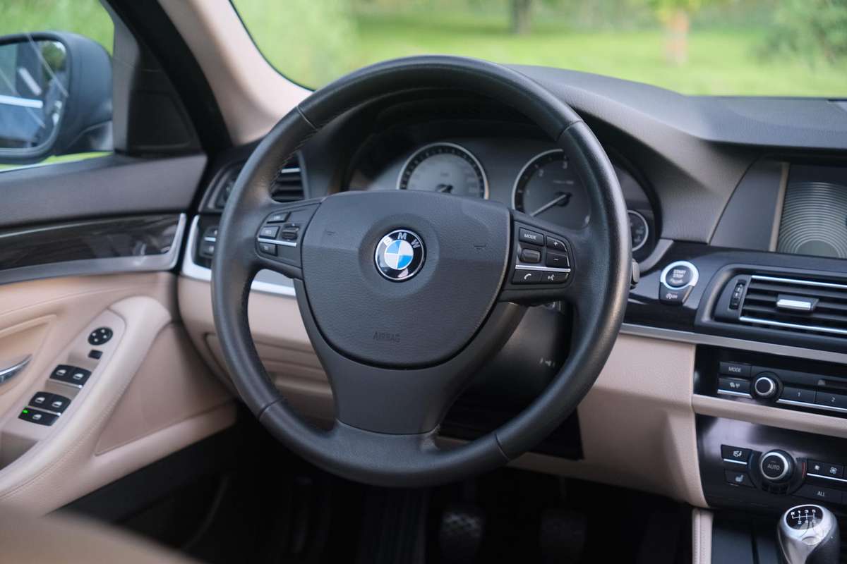 BMW 520, 2.0 l., Седан