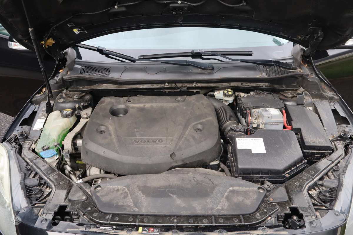 Volvo V40, 2.0 l., hatchback