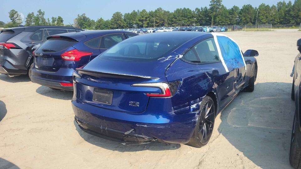 Tesla Model 3, 81 kWh, hatchback