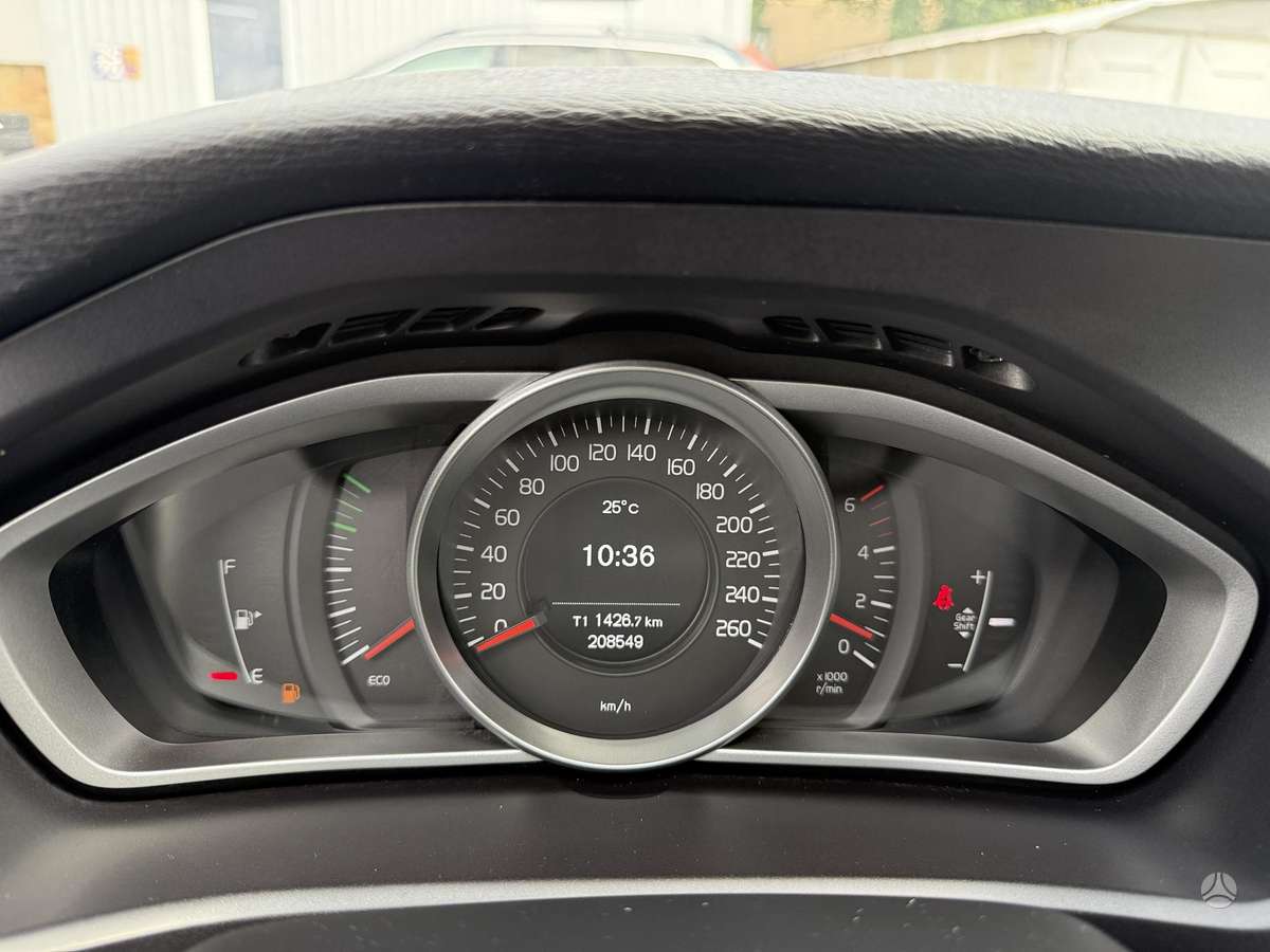Volvo V40, 2.0 l., hatchback