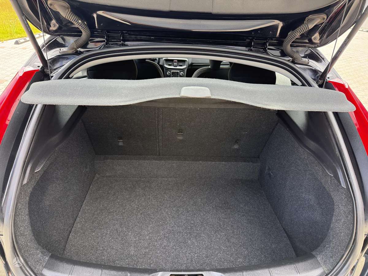 Volvo V40, 2.0 l., hatchback