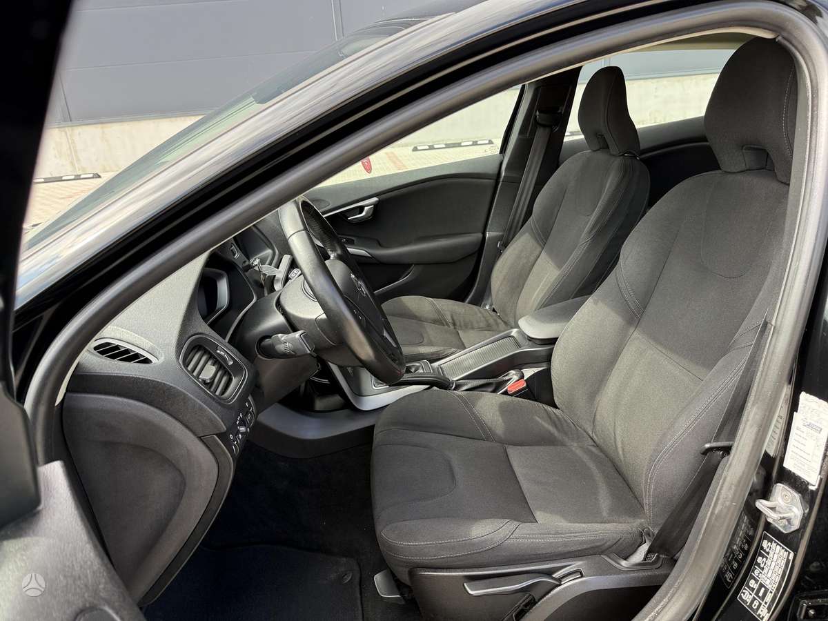Volvo V40, 2.0 l., hatchback