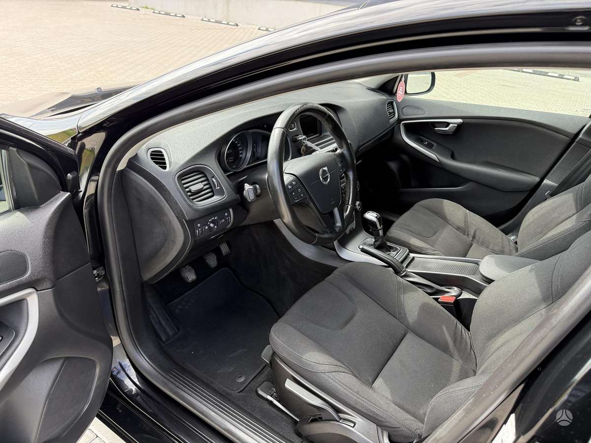 Volvo V40, 2.0 l., Хэтчбек