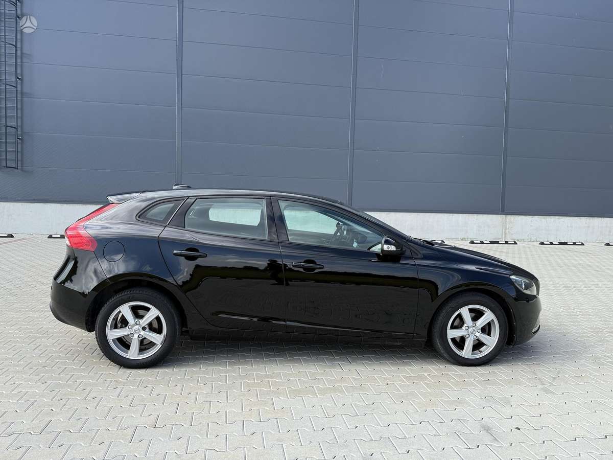 Volvo V40, 2.0 l., hatchback