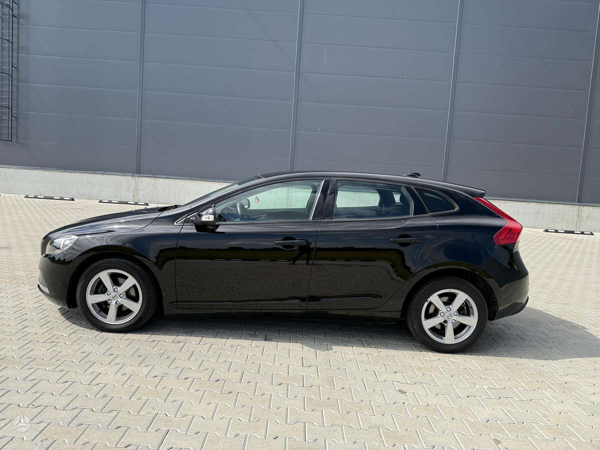 Volvo V40, 2.0 l., hatchback