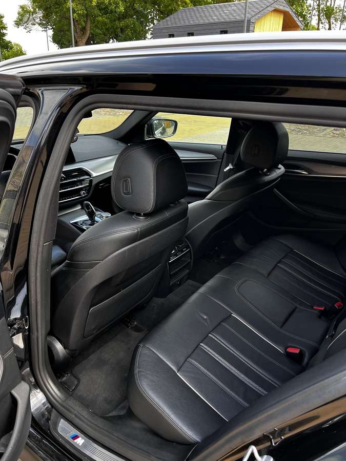 BMW 520, universalas