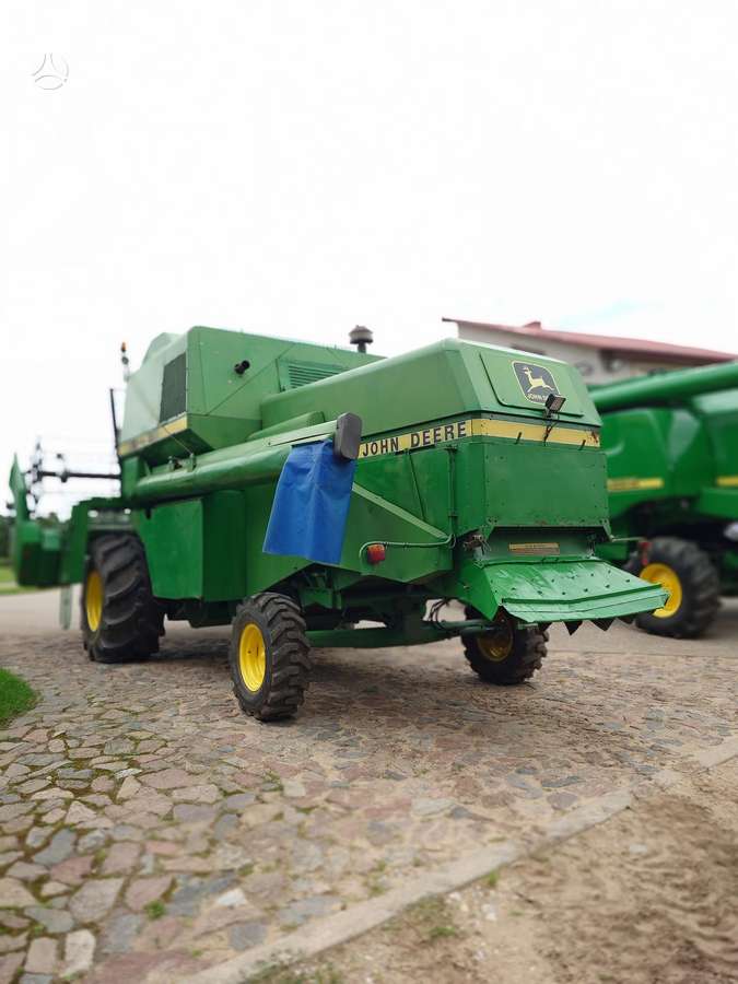 John Deere 1075, kombainai