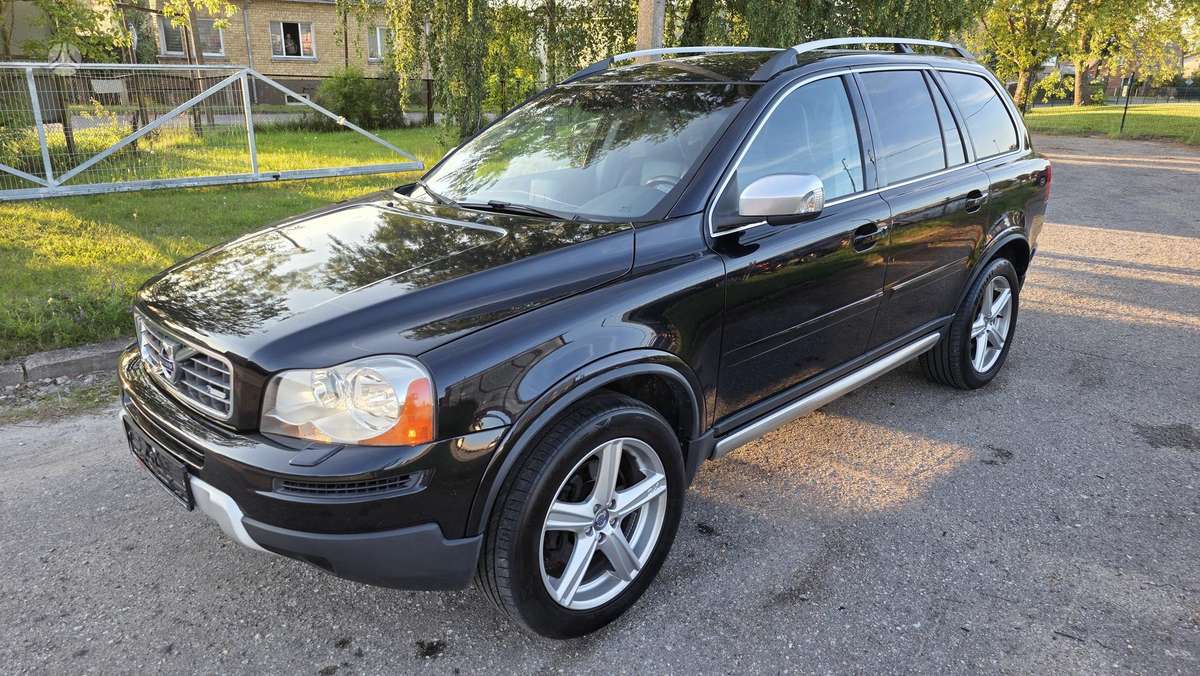 Volvo XC90 - 1