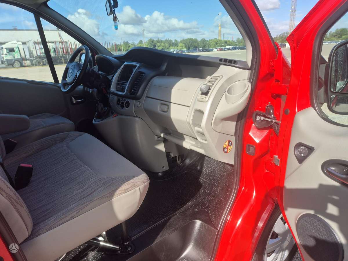 Renault Trafic, 2.0 l., passenger minibus