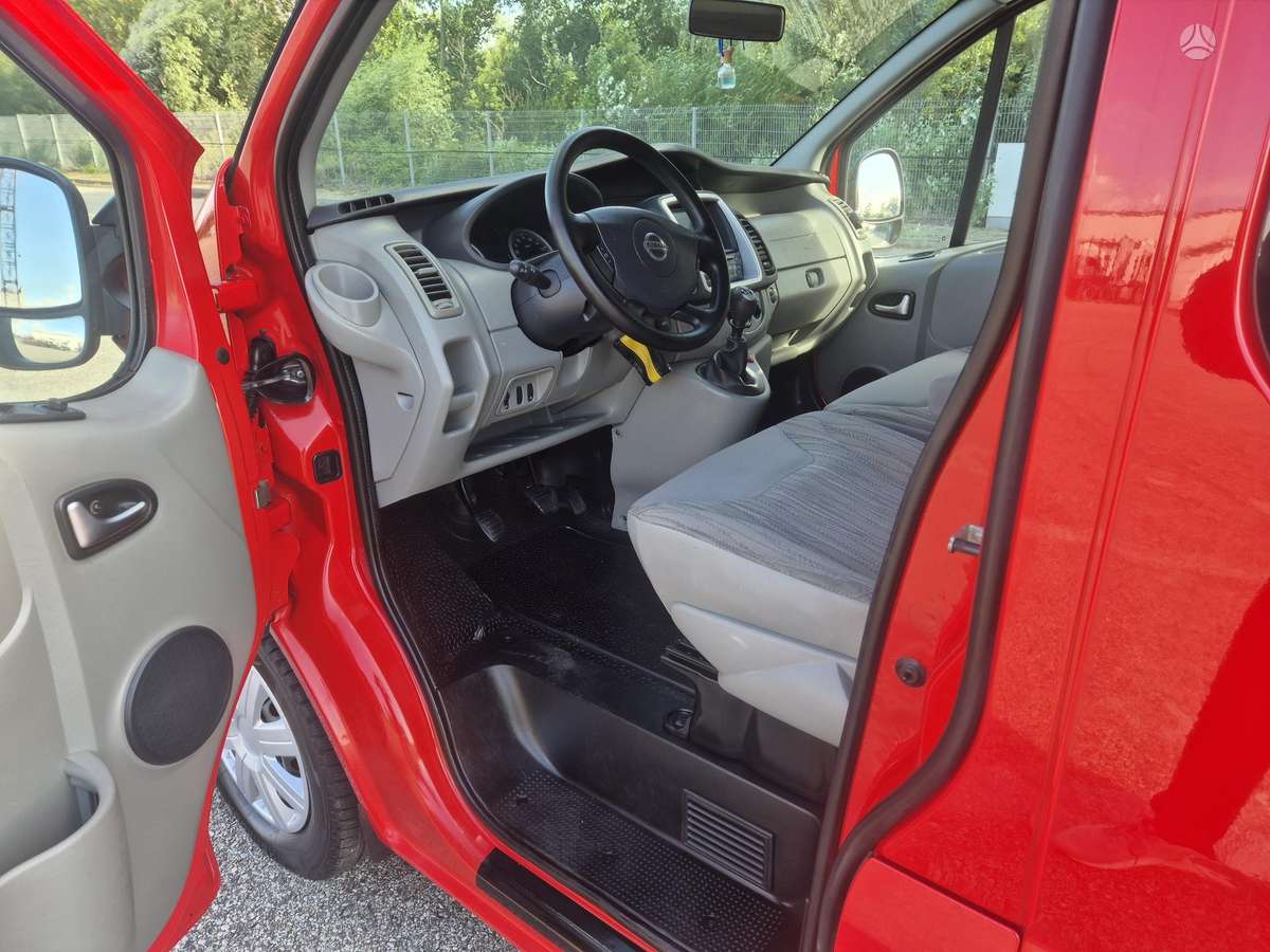 Renault Trafic, 2.0 l., passenger minibus