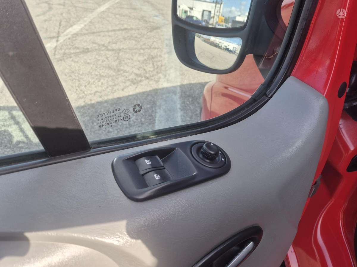 Renault Trafic, 2.0 l., passenger minibus