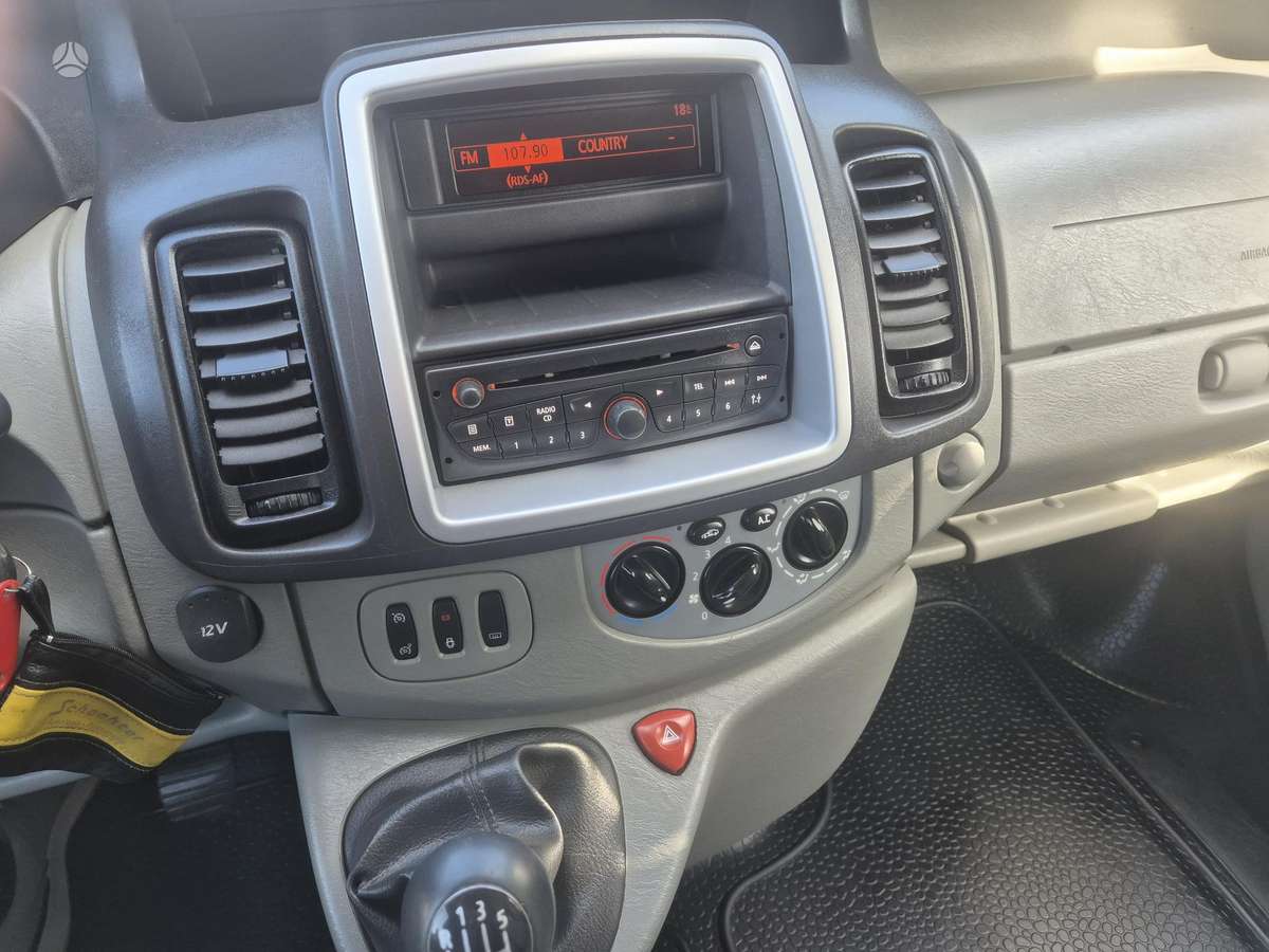 Renault Trafic, 2.0 l., passenger minibus