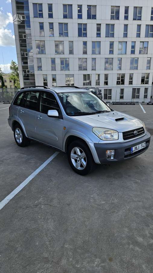 Toyota RAV4 - 1