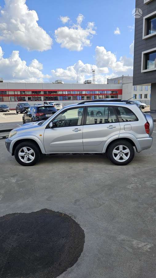 Toyota RAV4 - 6