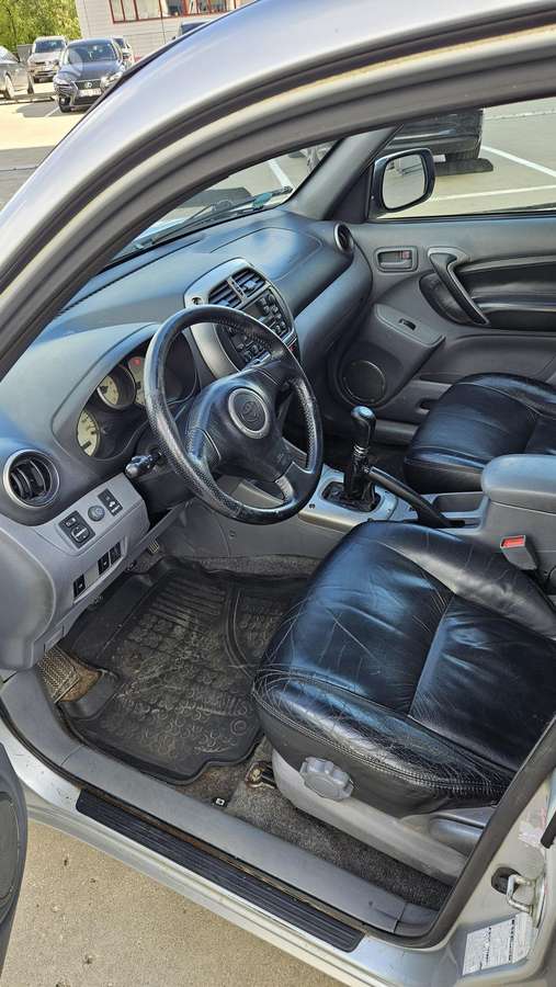 Toyota RAV4 - 9