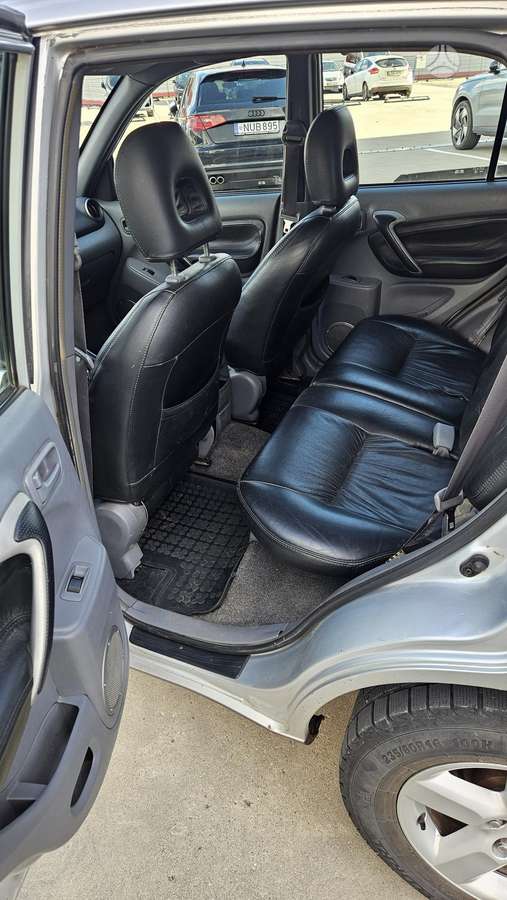 Toyota RAV4 - 10