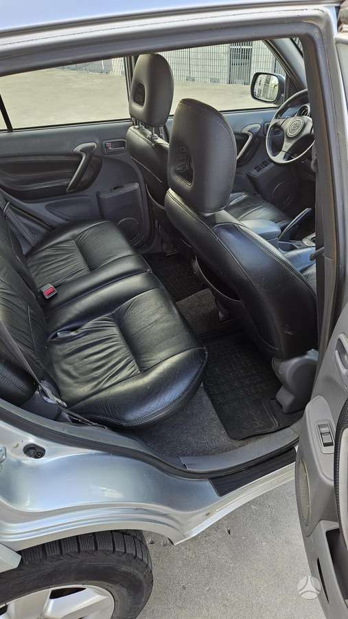 Toyota RAV4 - 11