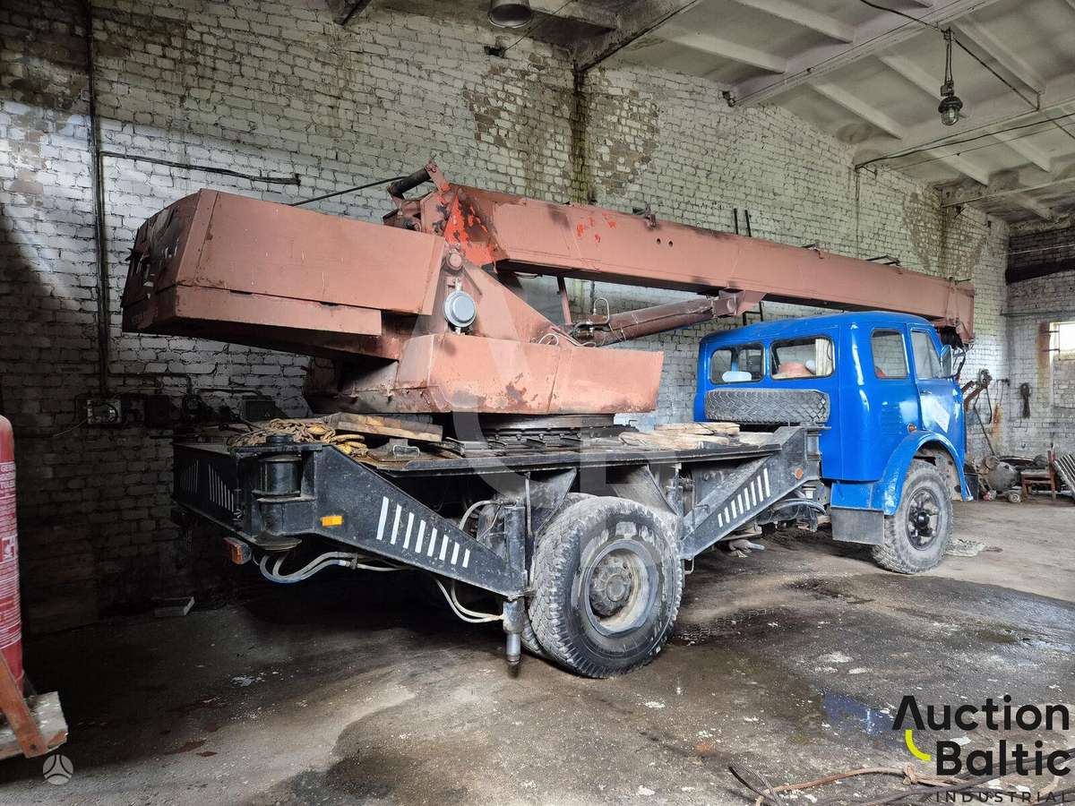 MAZ 5334, краны