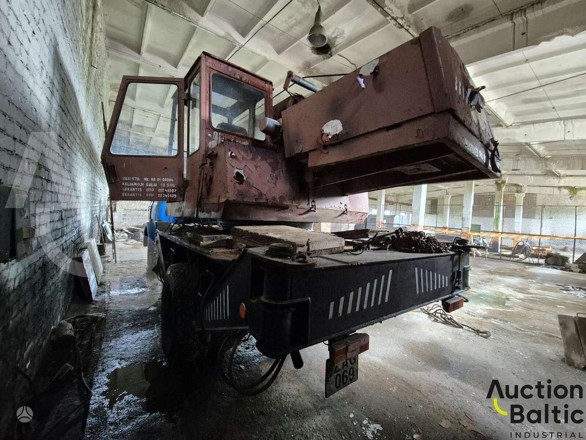 MAZ 5334, краны