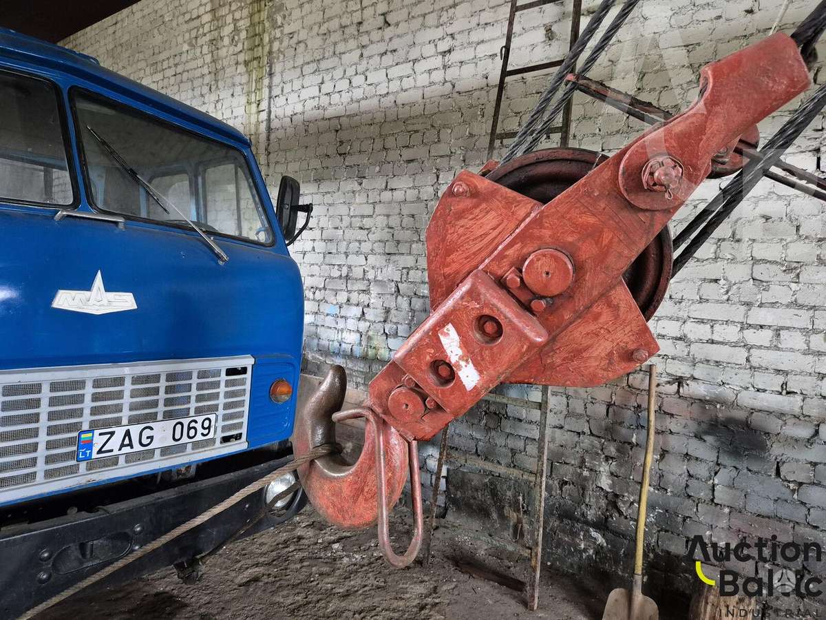 MAZ 5334, краны