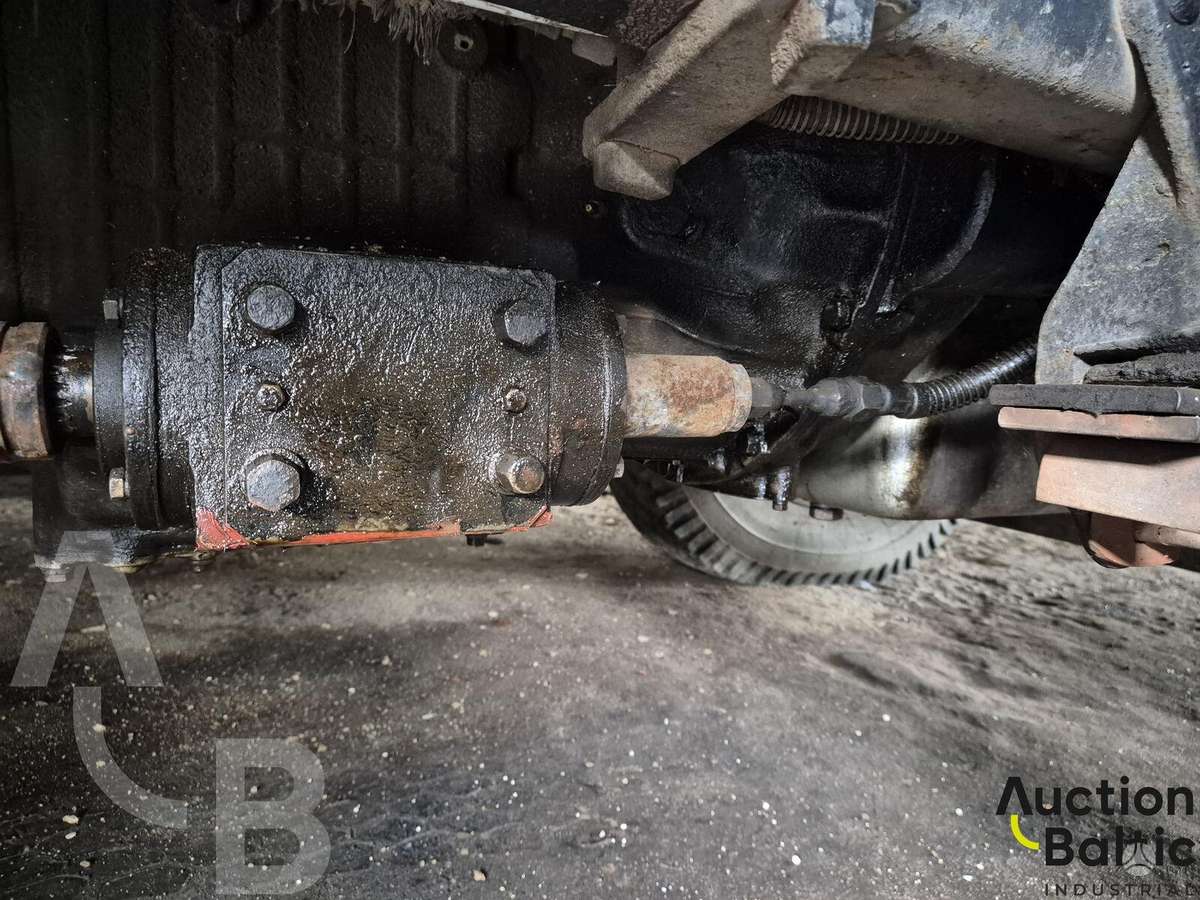 MAZ 5334, краны