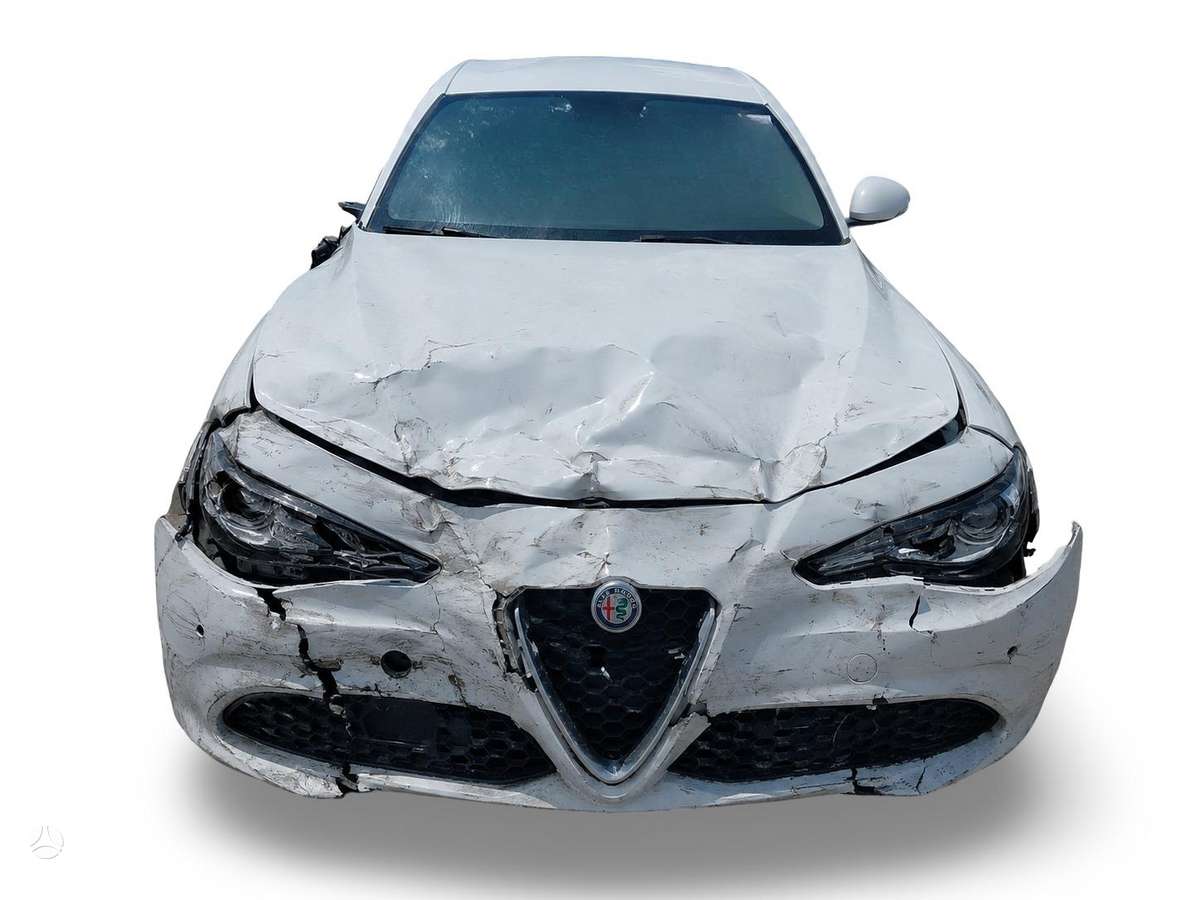 Alfa Romeo Giulia dalimis