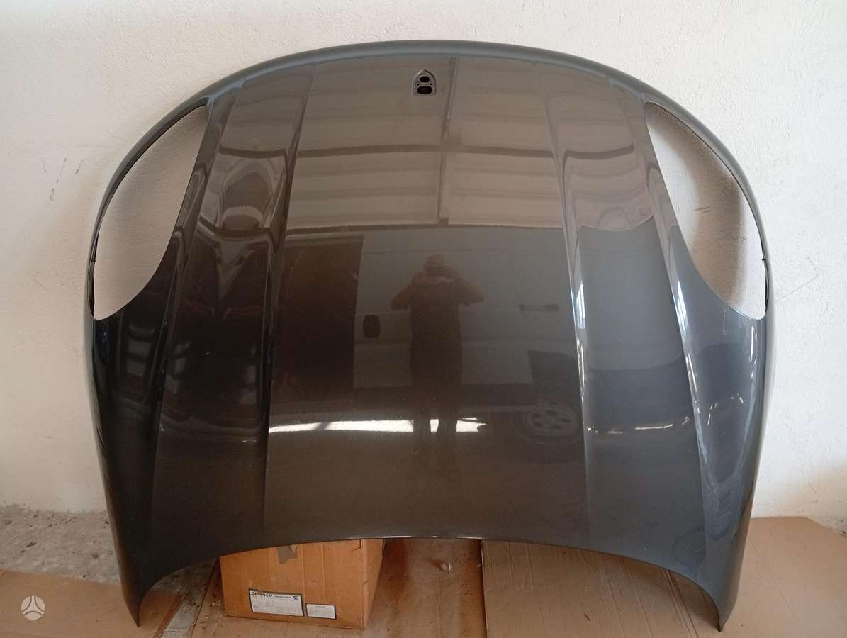 Porsche Macan hood (front, rear)
