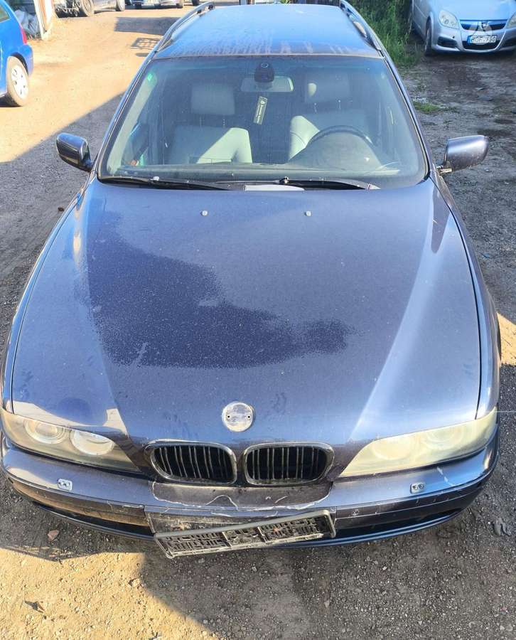 BMW 5 serija dalimis